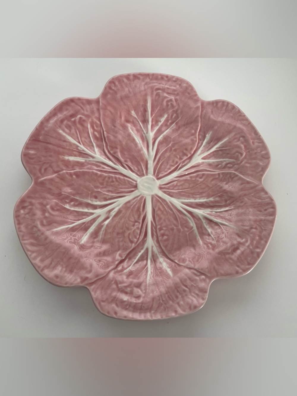 Bordallo Pinheiro Pink Cabbage Leaf 10 1/2” Dinner Plate Made in Portugal.